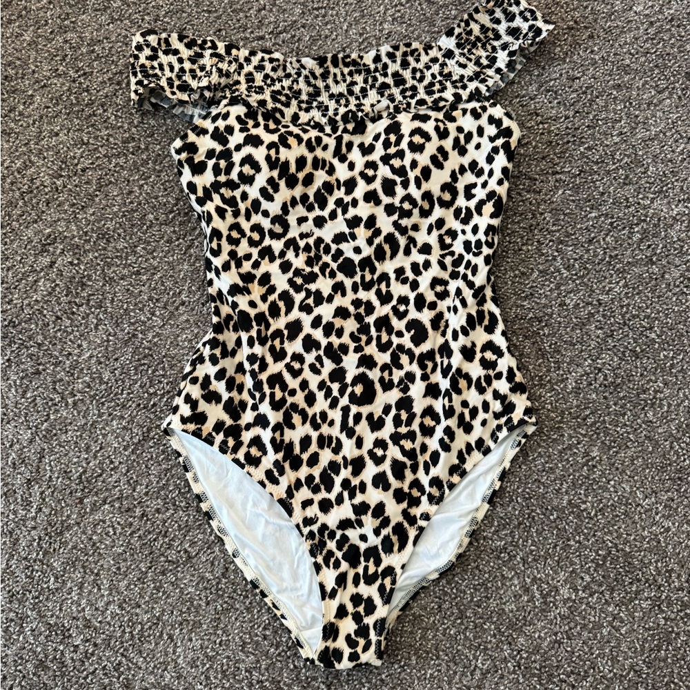 Old navy leopard off shoulder swimsuit